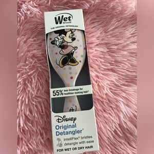 New Disney Pink Wet Brush with Minnie Mouse Design Hair Detangler In Box